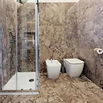 The Superhost - Il Lux Bed and Breakfast Κρότωνας