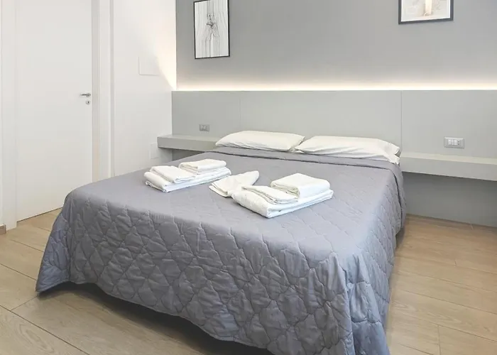 The Superhost - Il Lux