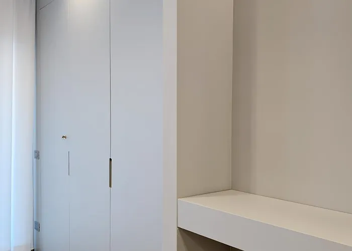 The Superhost - Il Lux